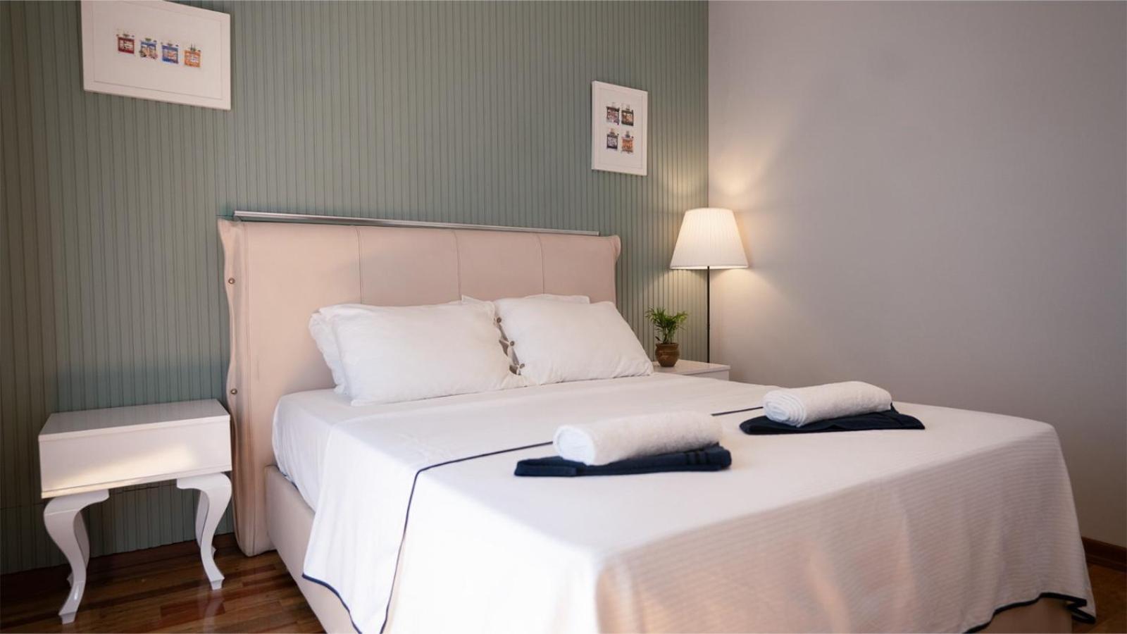 Taksim Green Flat Back