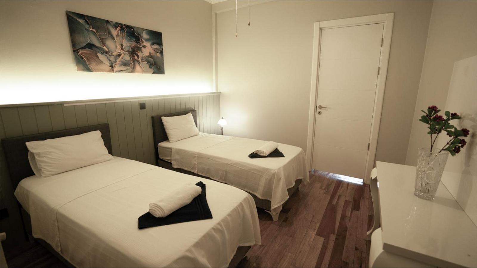 Taksim Green Flat Back