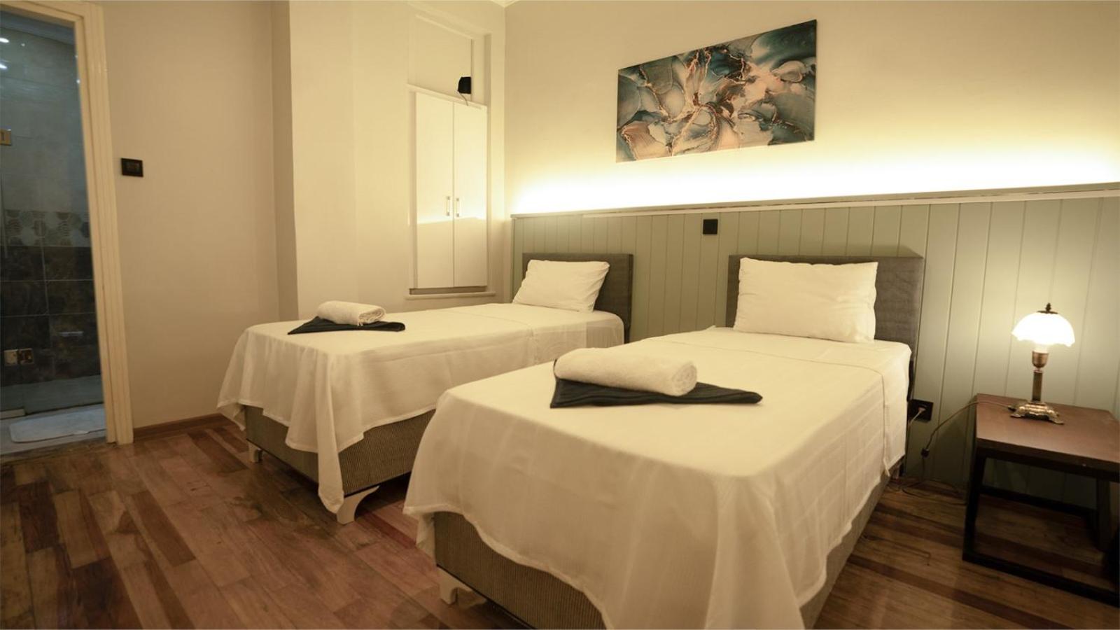 Taksim Green Flat Back