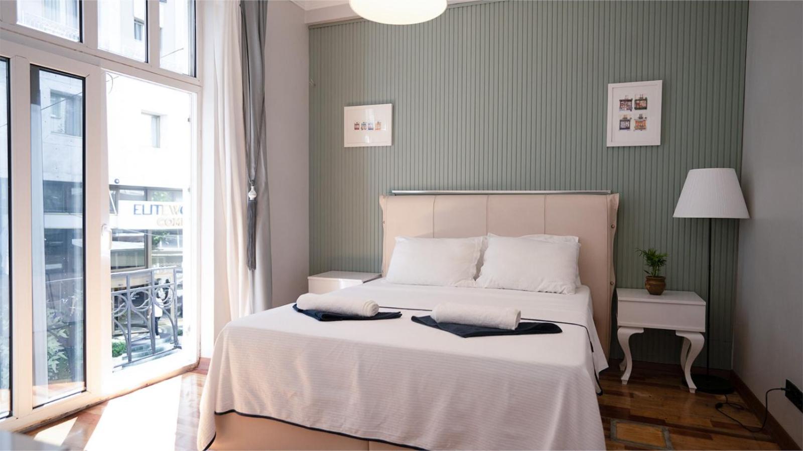 Taksim Green Flat Back