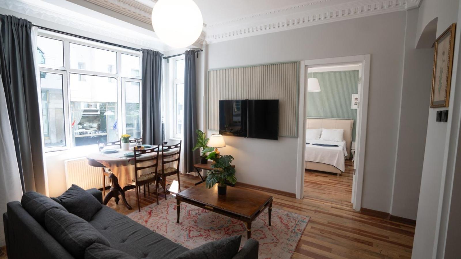Taksim Green Flat Back