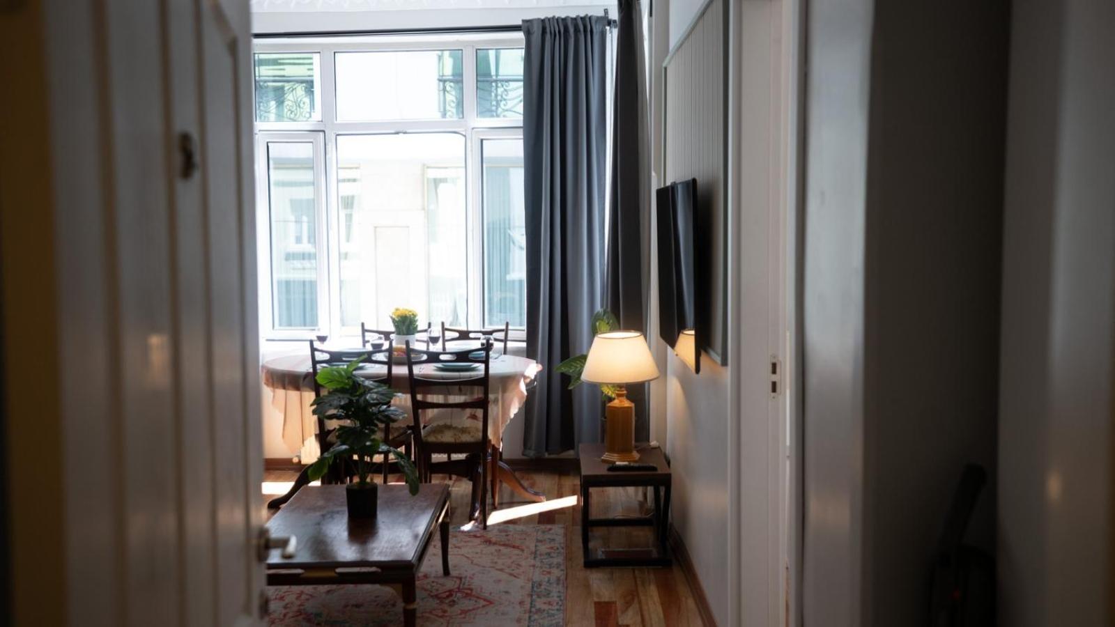 Taksim Green Flat Back