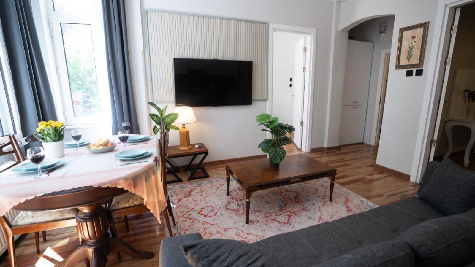 Taksim Green Flat Back