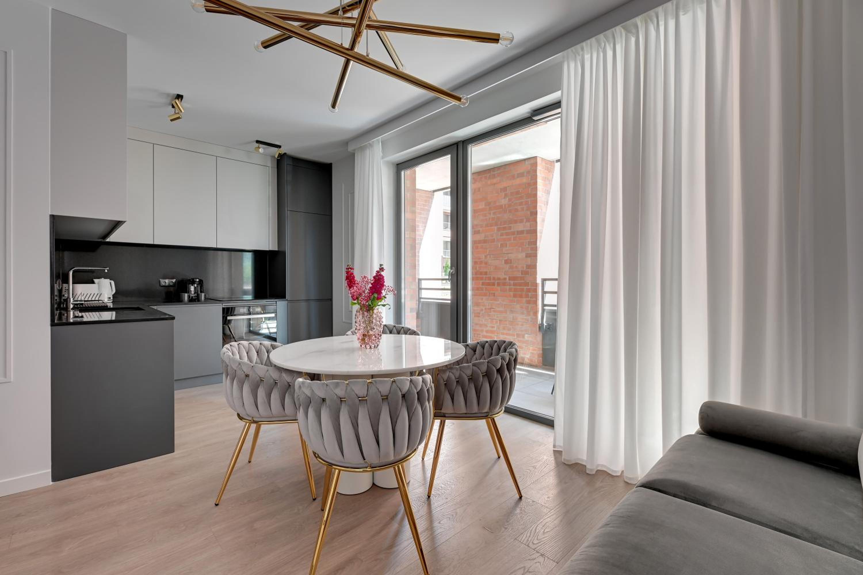 Scala Suites with Parking by Lion Apartments