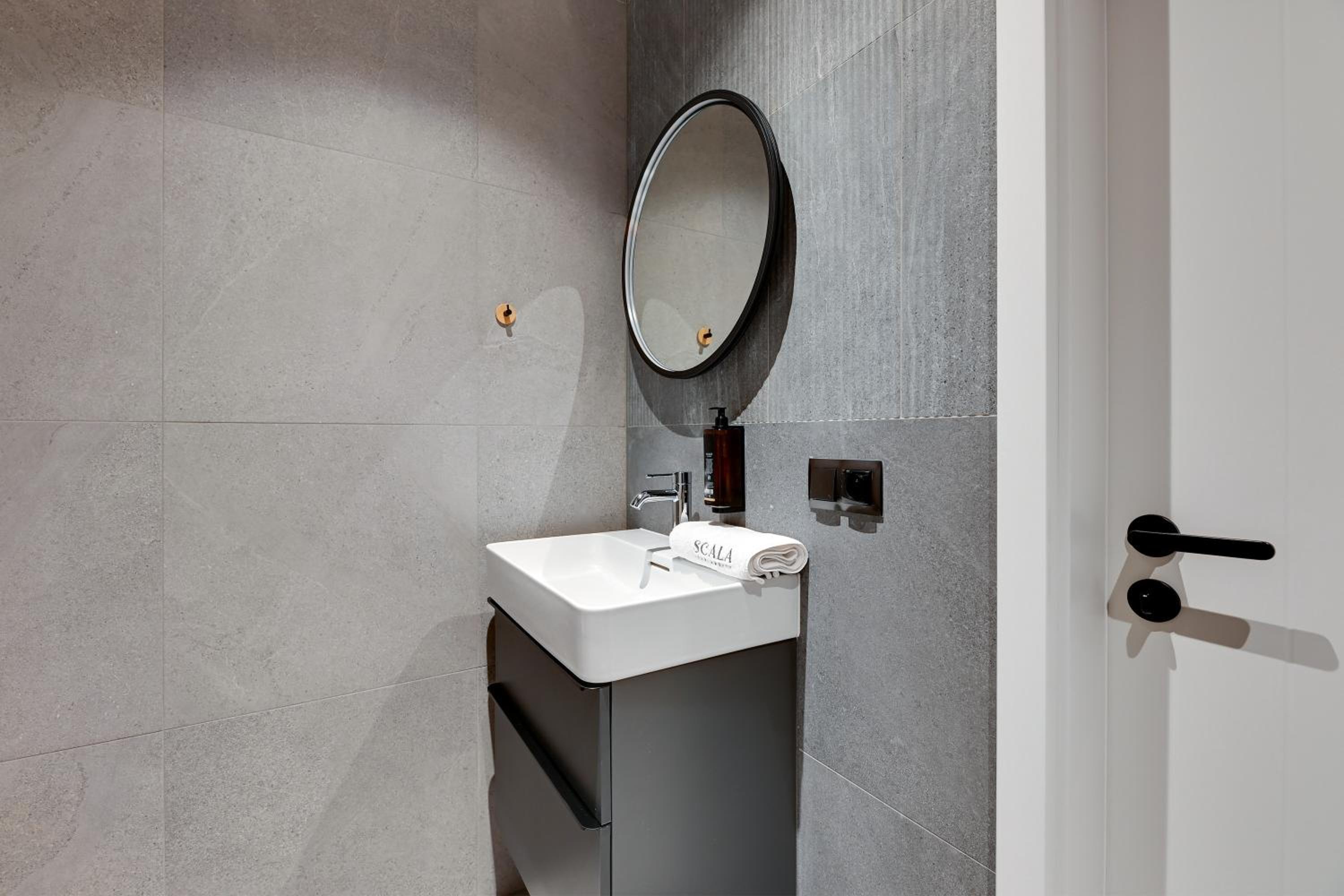 Scala Suites with Parking by Lion Apartments