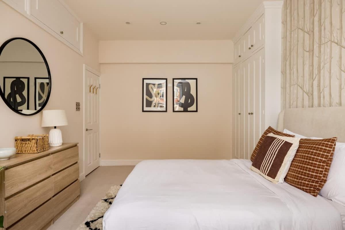 The Chelsea Nest - Stylish 2BDR with Balcony