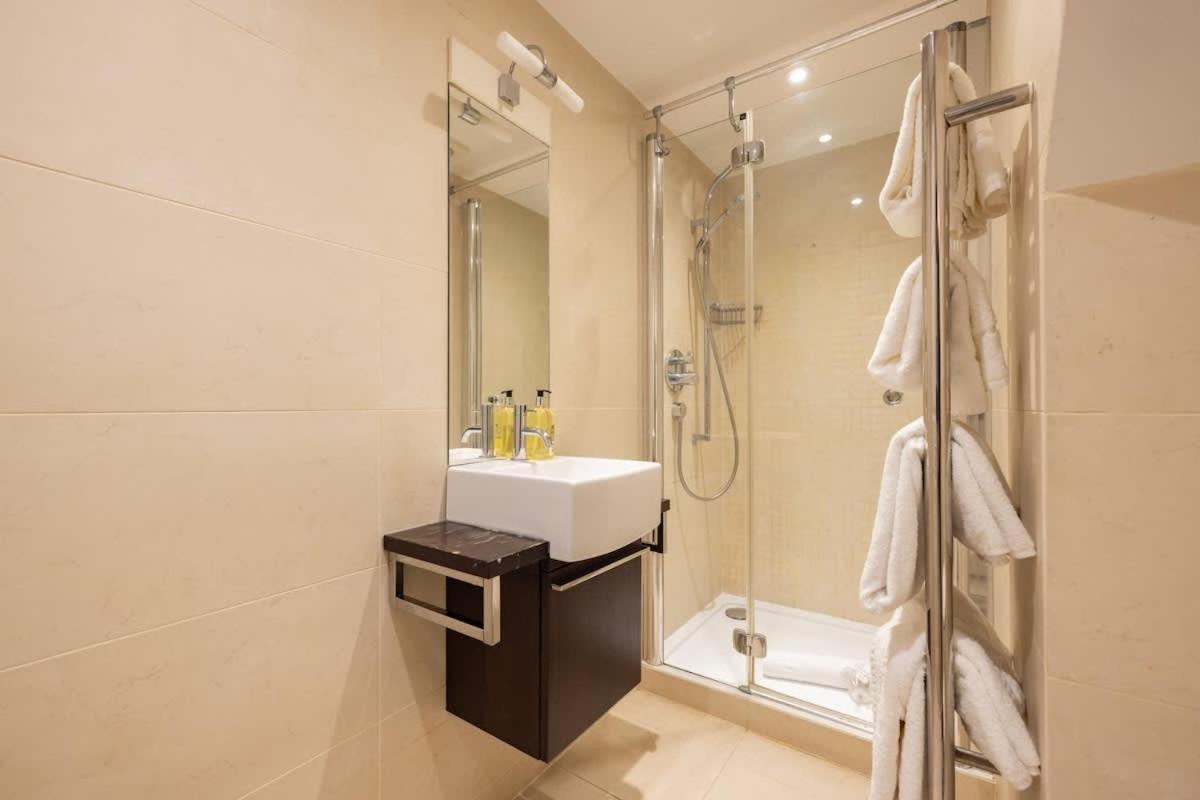The Chelsea Nest - Stylish 2BDR with Balcony