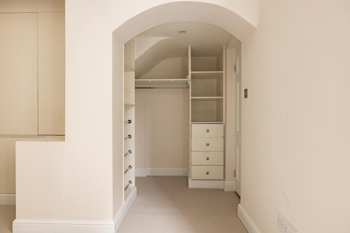 The Chelsea Nest - Stylish 2BDR with Balcony