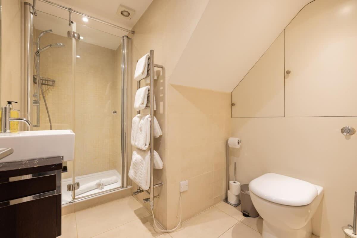 The Chelsea Nest - Stylish 2BDR with Balcony