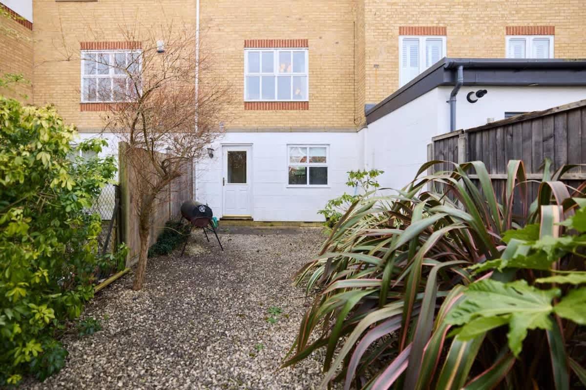 The Guildford Getaway - 3BDR with Garden