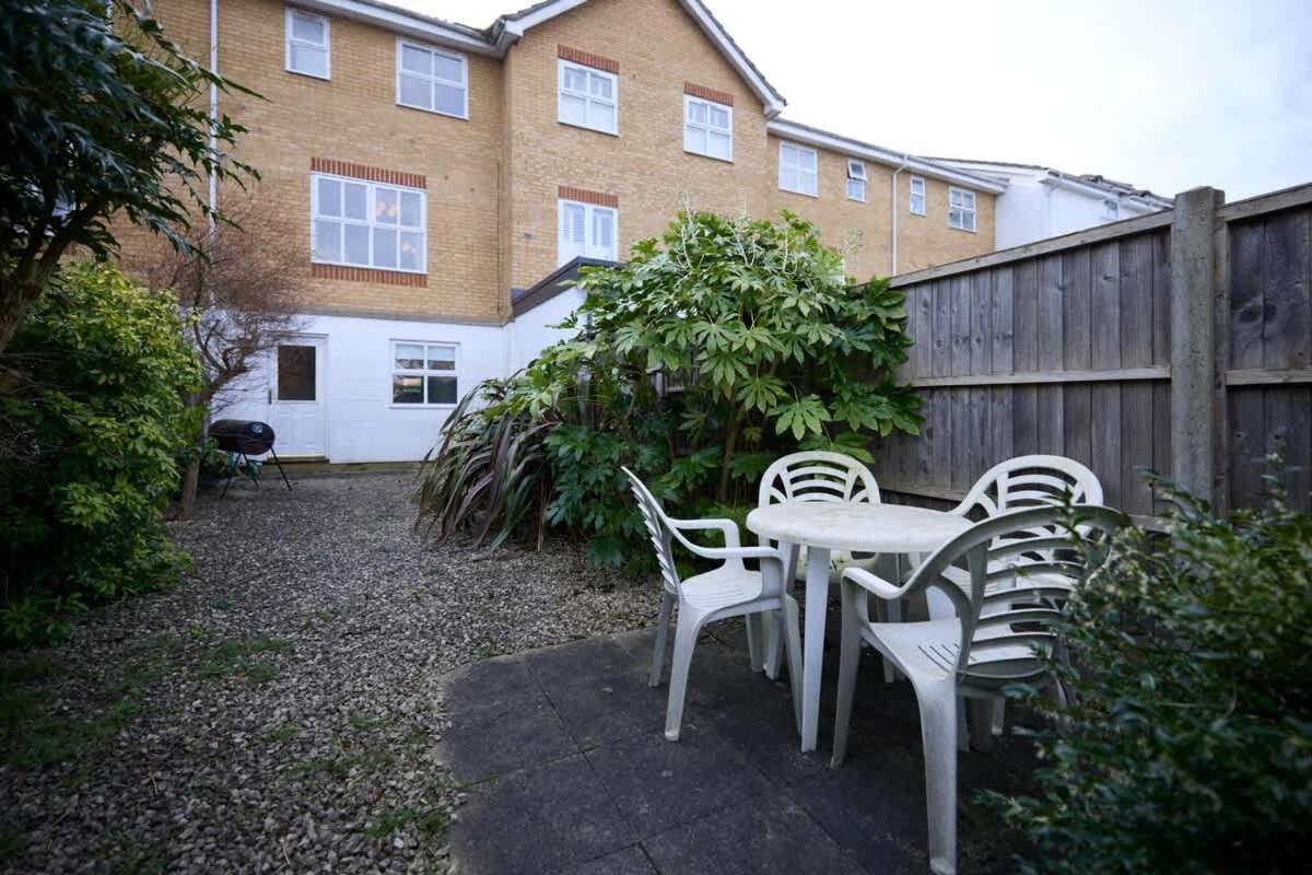 The Guildford Getaway - 3BDR with Garden