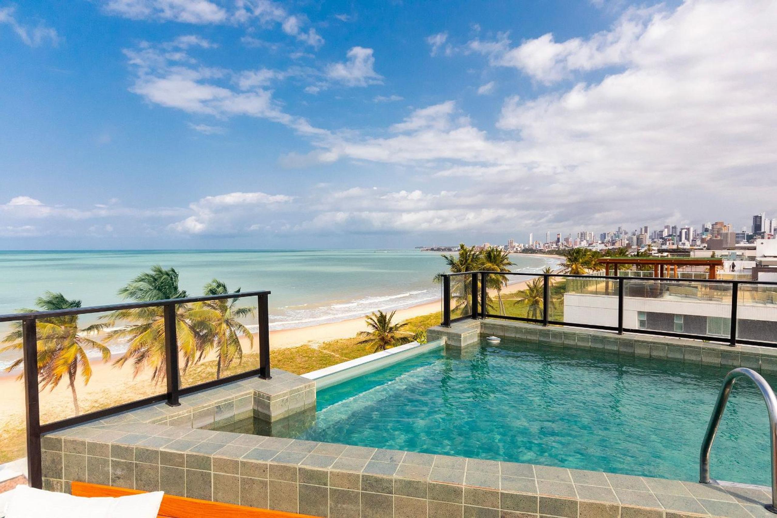 Breeze Residence #104 | Beachfront by Carpediem