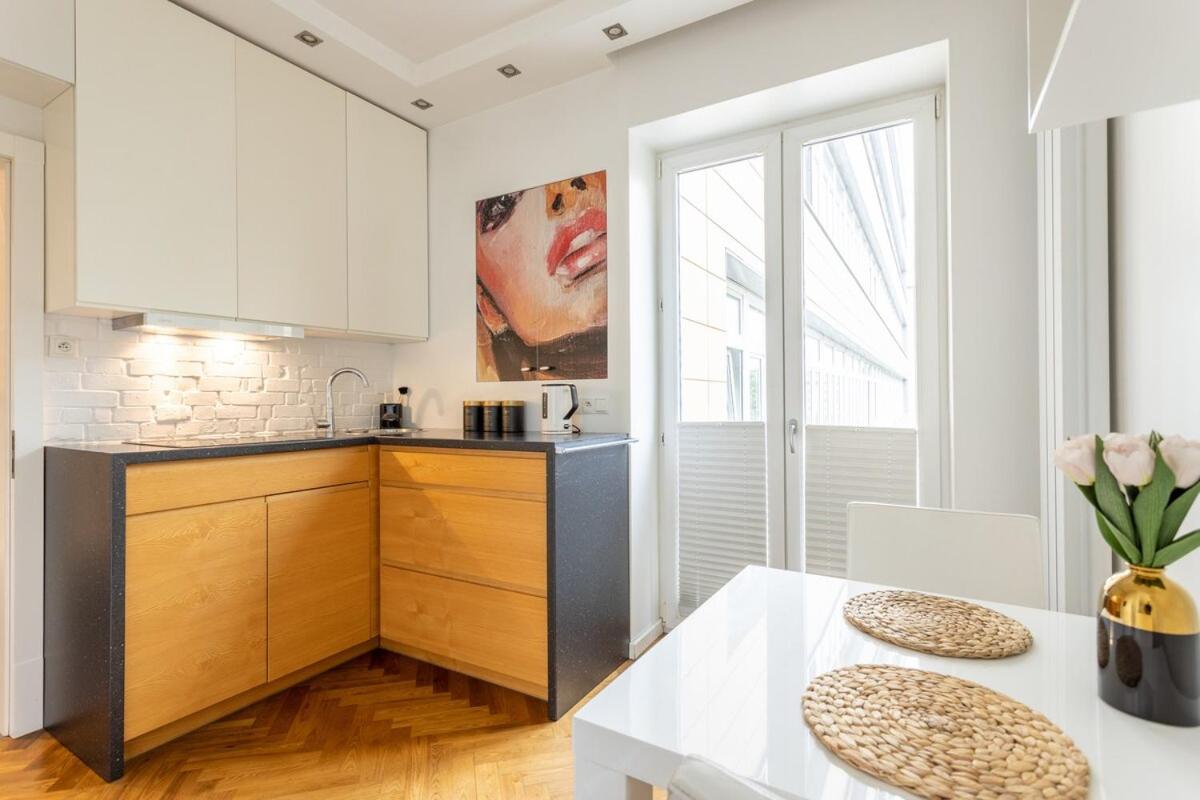 Urban Apartaments - Great Location - City Center - Zurawia