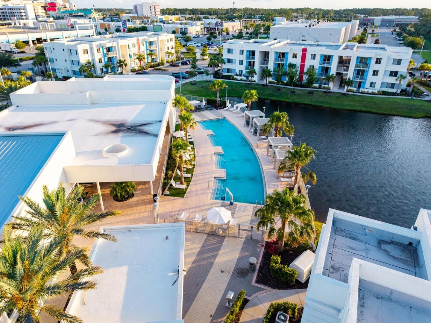 Spacious 3BR | Pool, Gym, Near Beach & Speedway