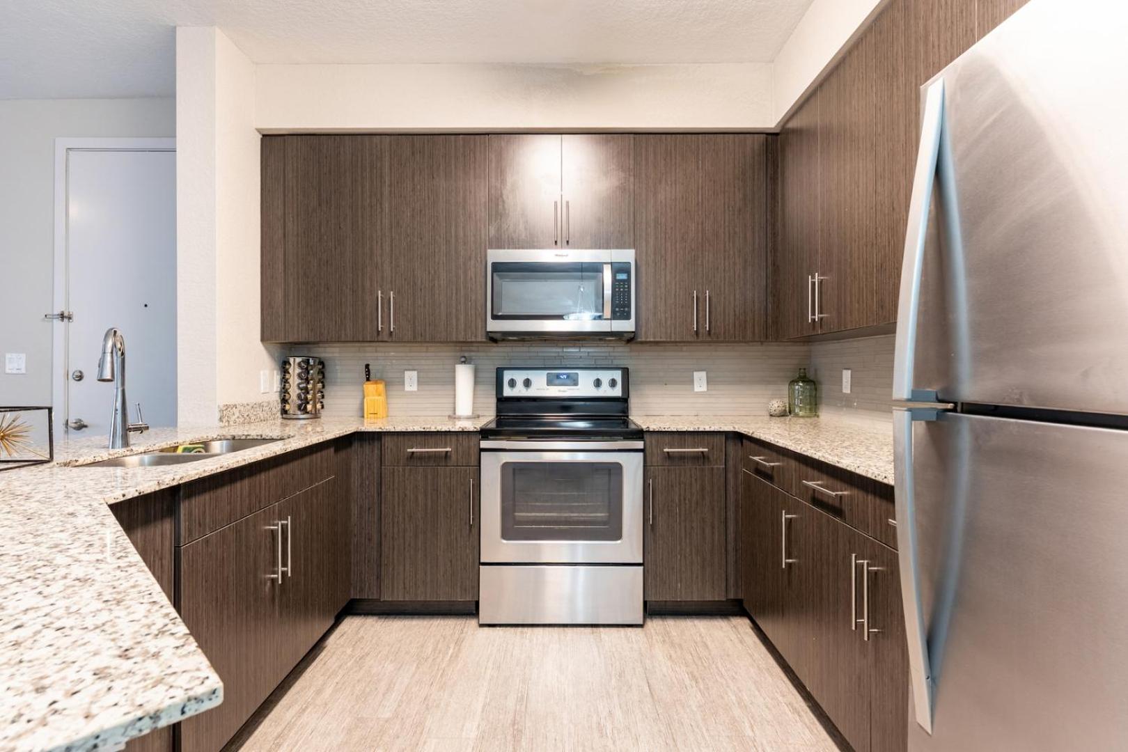 Spacious 3BR | Pool, Gym, Near Beach & Speedway