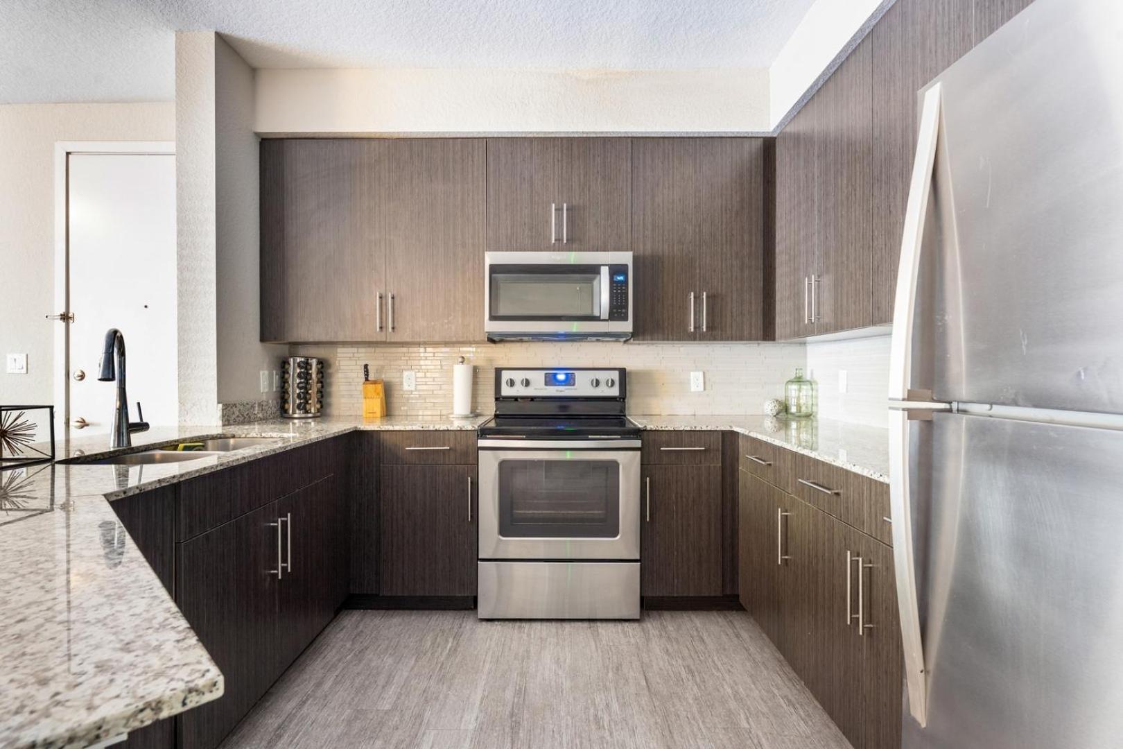Spacious 3BR | Pool, Gym, Near Beach & Speedway