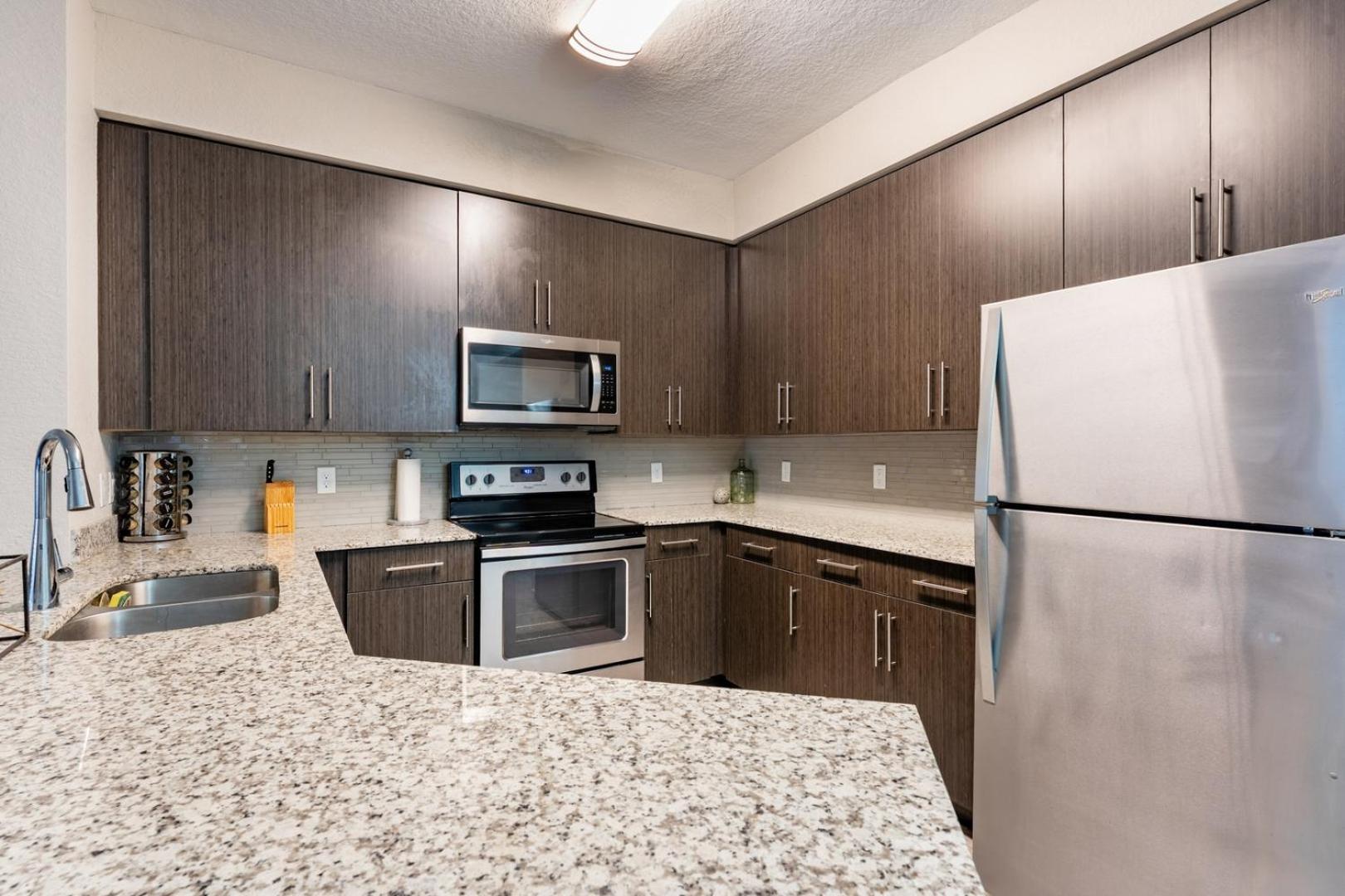 Spacious 3BR | Pool, Gym, Near Beach & Speedway