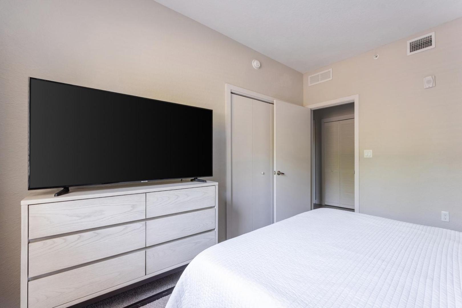 Spacious 3BR | Pool, Gym, Near Beach & Speedway