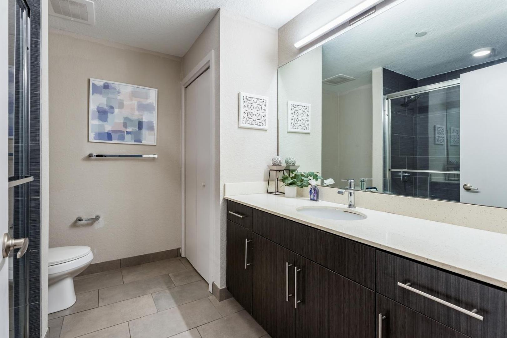 Spacious 3BR | Pool, Gym, Near Beach & Speedway