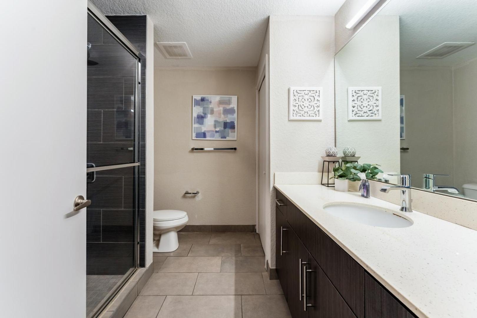 Spacious 3BR | Pool, Gym, Near Beach & Speedway