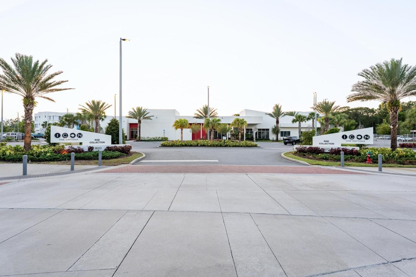 Spacious 3BR | Pool, Gym, Near Beach & Speedway