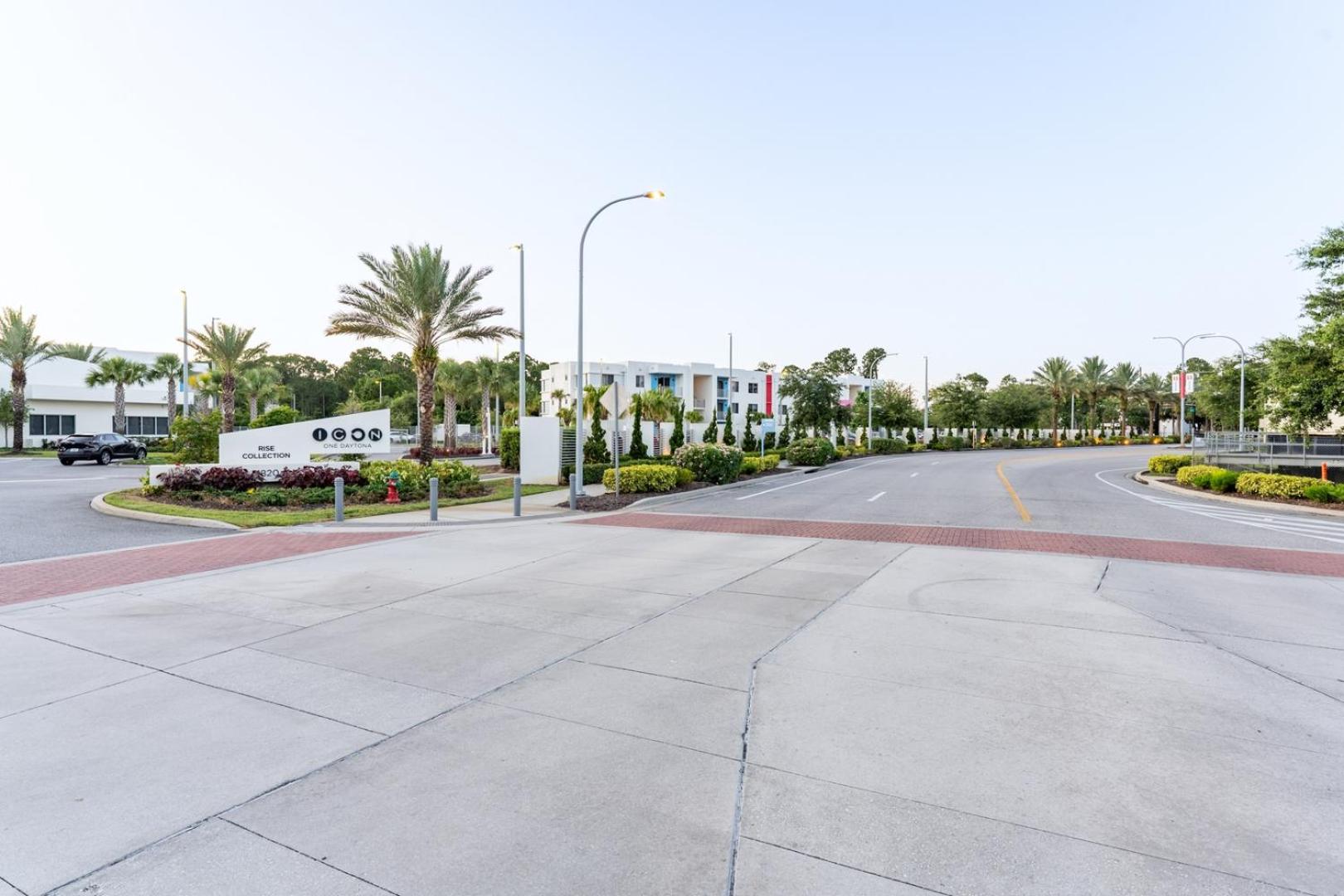Spacious 3BR | Pool, Gym, Near Beach & Speedway