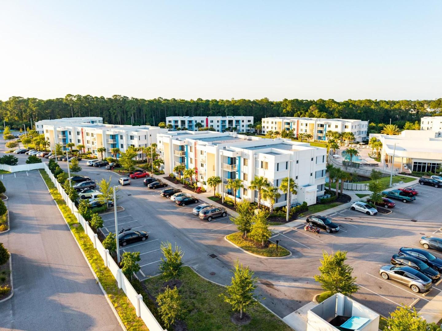 Spacious 3BR | Pool, Gym, Near Beach & Speedway