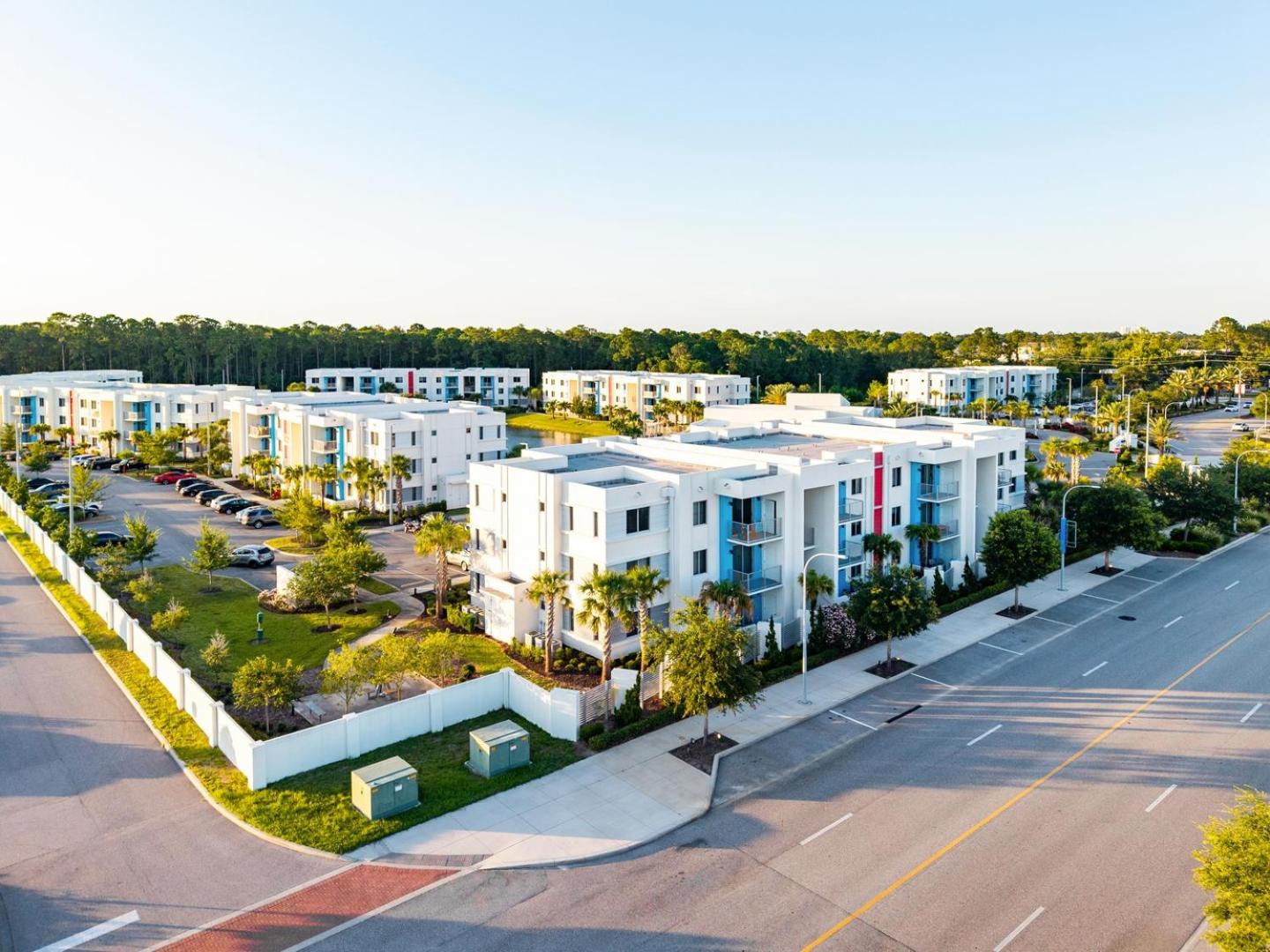 Spacious 3BR | Pool, Gym, Near Beach & Speedway
