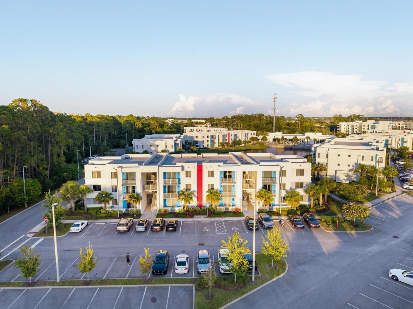 Spacious 3BR | Pool, Gym, Near Beach & Speedway