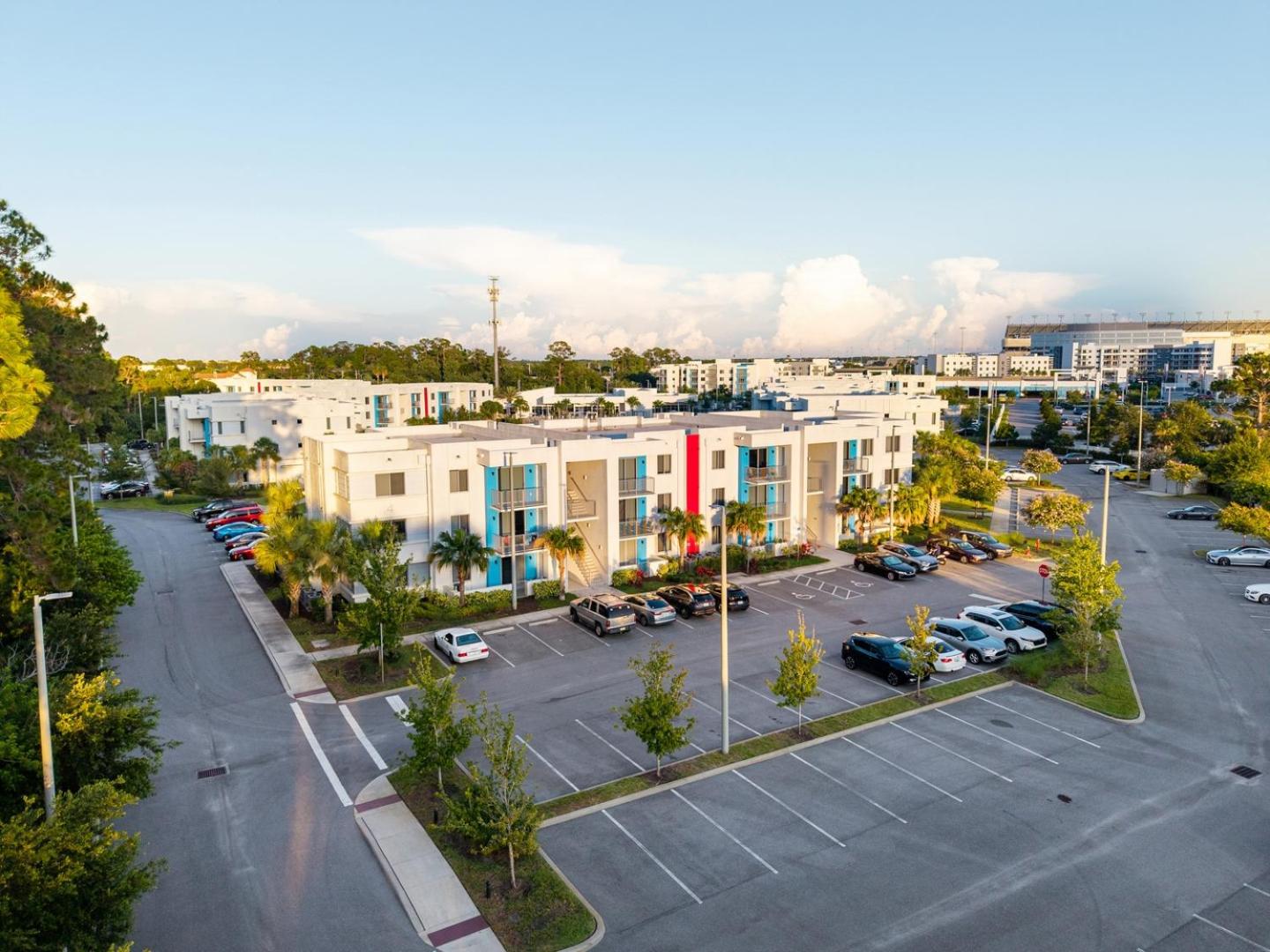 Spacious 3BR | Pool, Gym, Near Beach & Speedway
