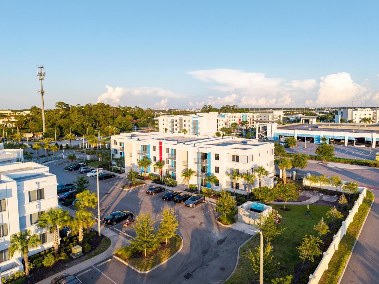 Spacious 3BR | Pool, Gym, Near Beach & Speedway
