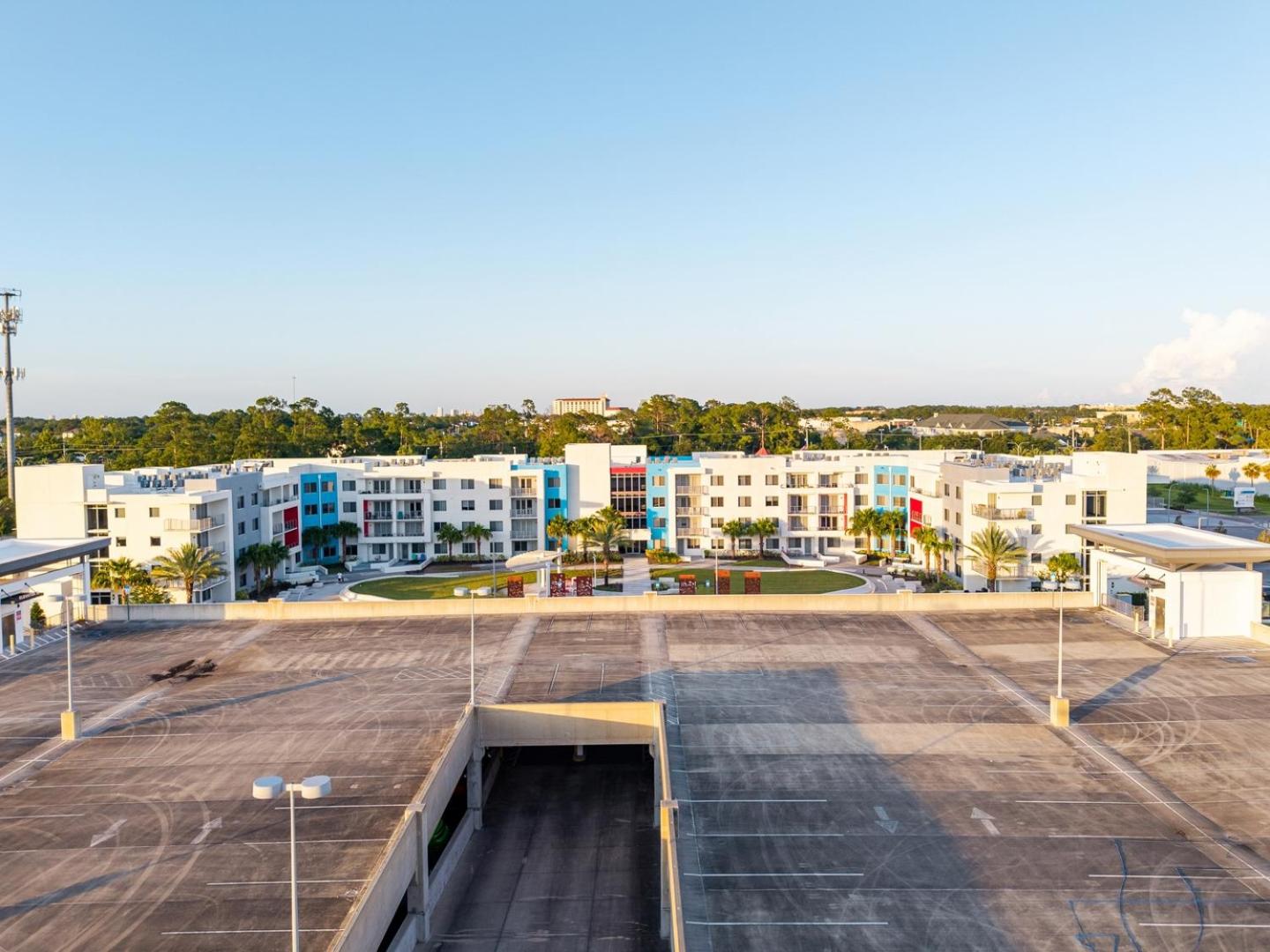 Spacious 3BR | Pool, Gym, Near Beach & Speedway