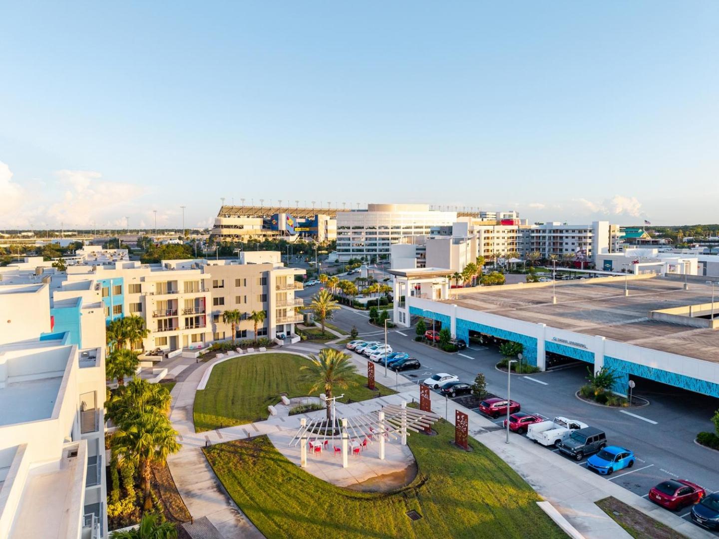 Spacious 3BR | Pool, Gym, Near Beach & Speedway