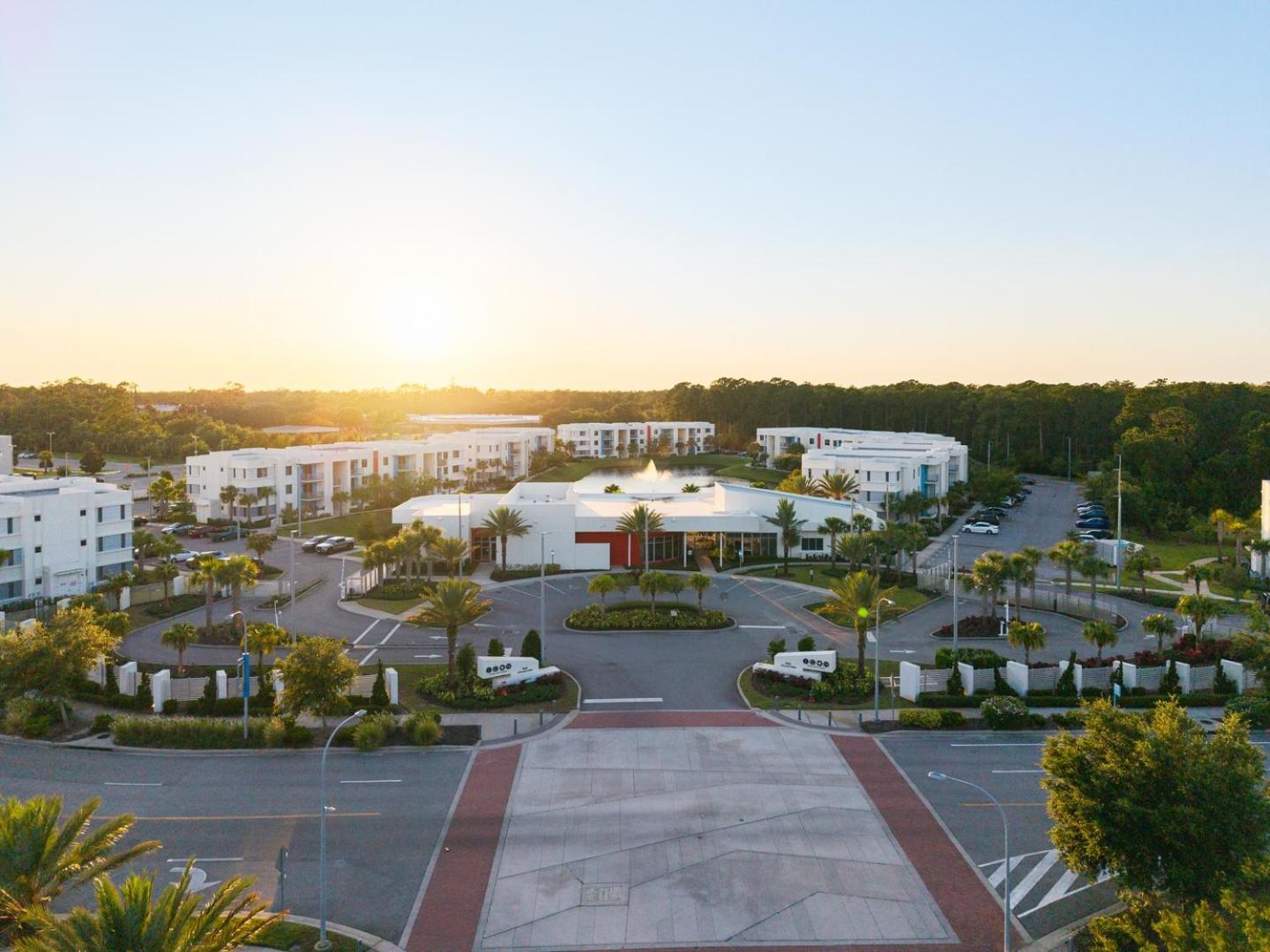 Spacious 3BR | Pool, Gym, Near Beach & Speedway
