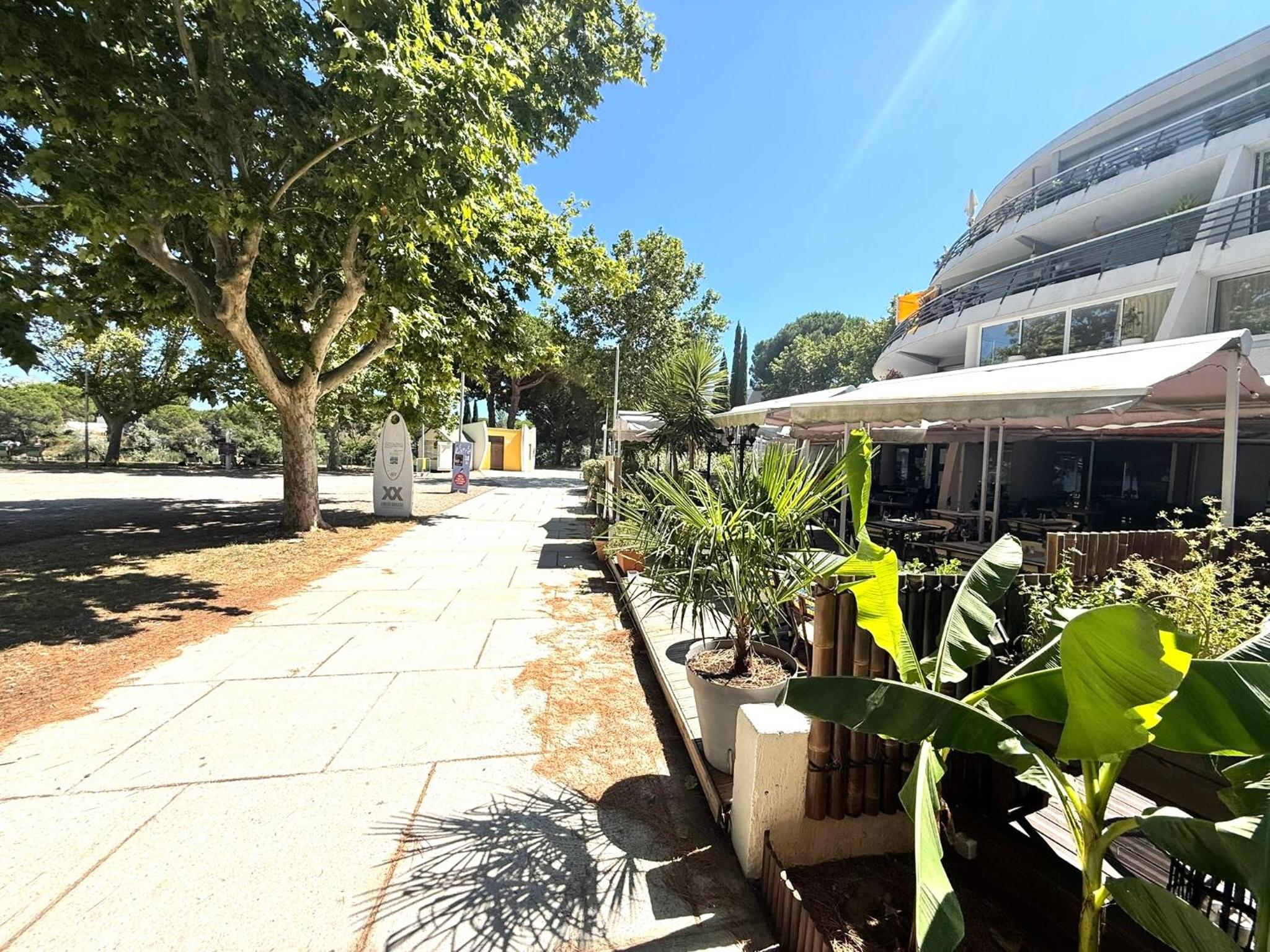 Studio 4pers La Grande Motte Ponant, Vue exceptionnelle lac, double terrasse, Parking, base nautique, golf & plage à pied, draps & serviettes fournis - 2èm