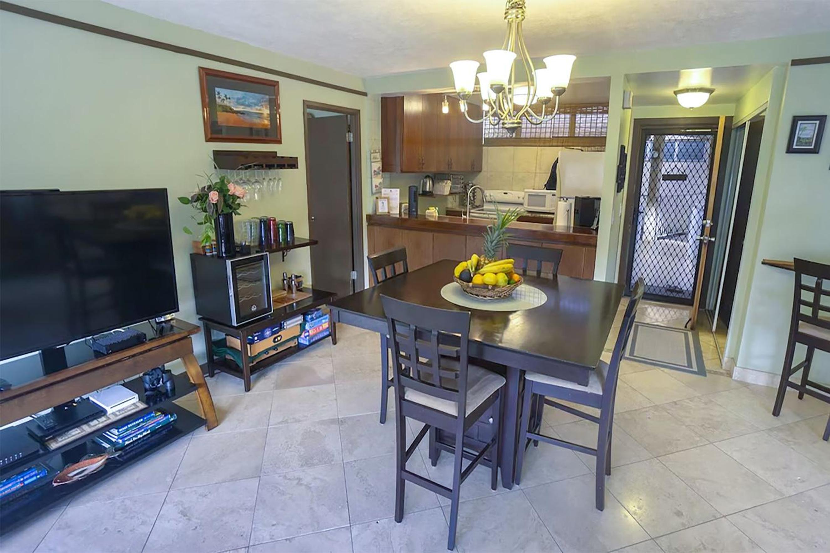 Haleakala Shores A-308 - Ocean/Mountain Views, Stylish 2br/2ba, Lanai, AC, Wi-Fi