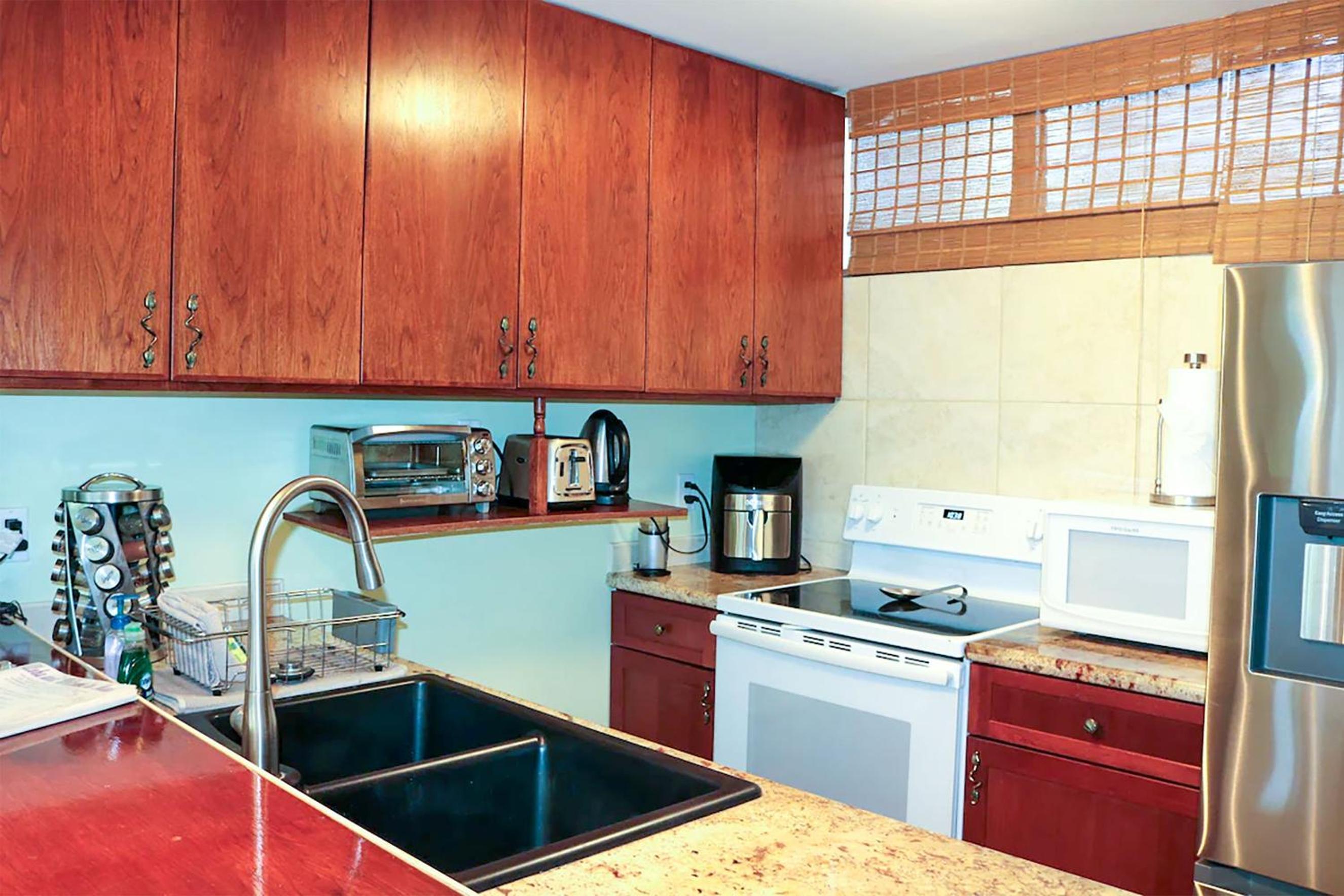 Haleakala Shores A-308 - Ocean/Mountain Views, Stylish 2br/2ba, Lanai, AC, Wi-Fi