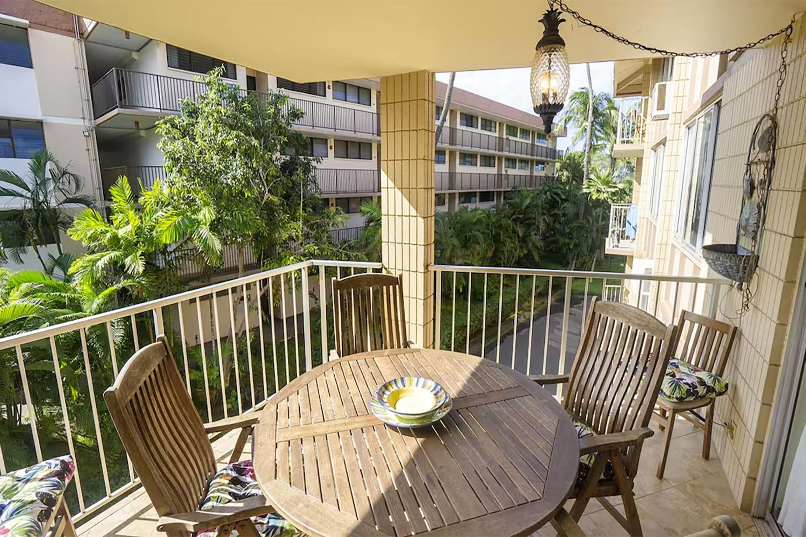 Haleakala Shores A-308 - Ocean/Mountain Views, Stylish 2br/2ba, Lanai, AC, Wi-Fi