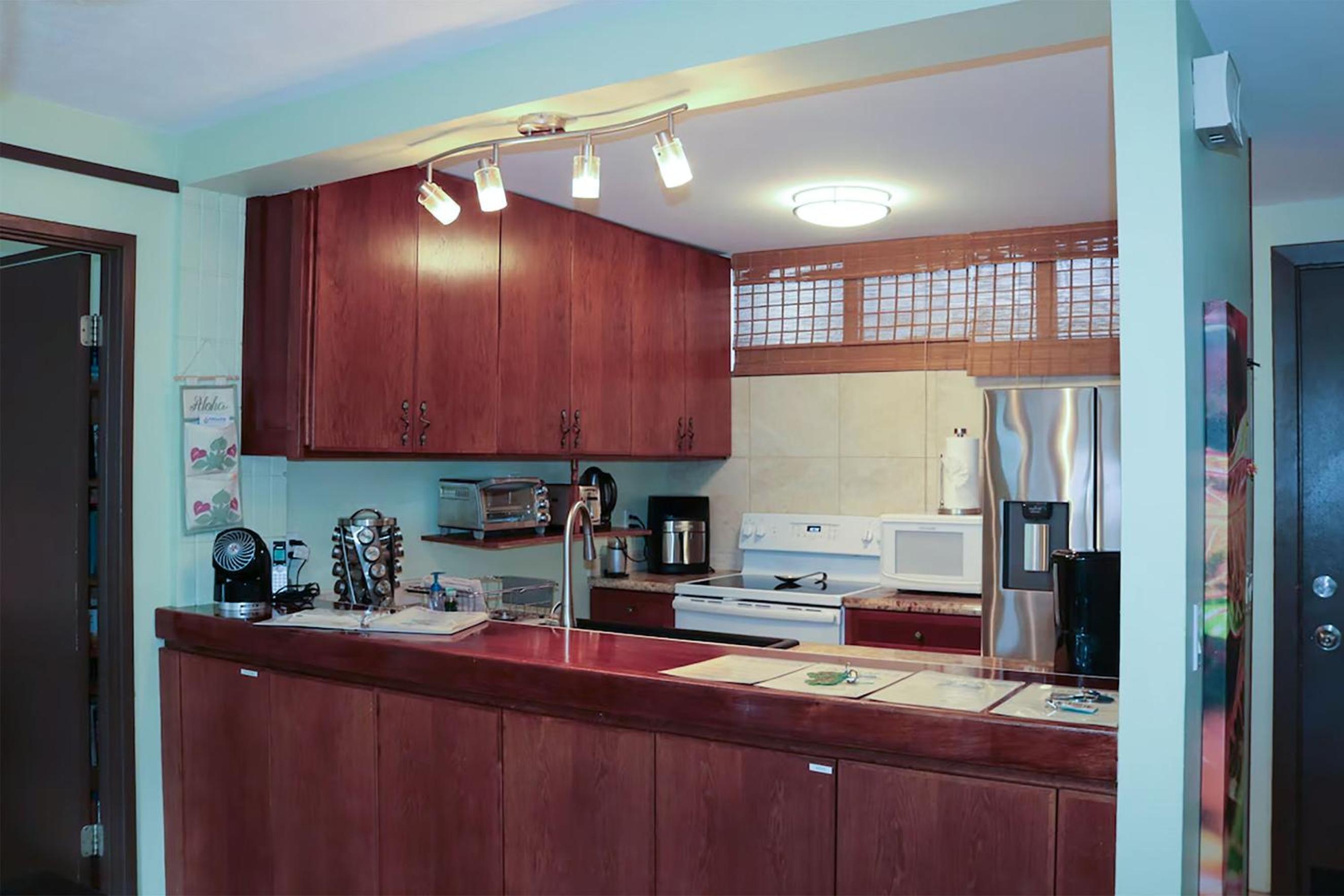 Haleakala Shores A-308 - Ocean/Mountain Views, Stylish 2br/2ba, Lanai, AC, Wi-Fi