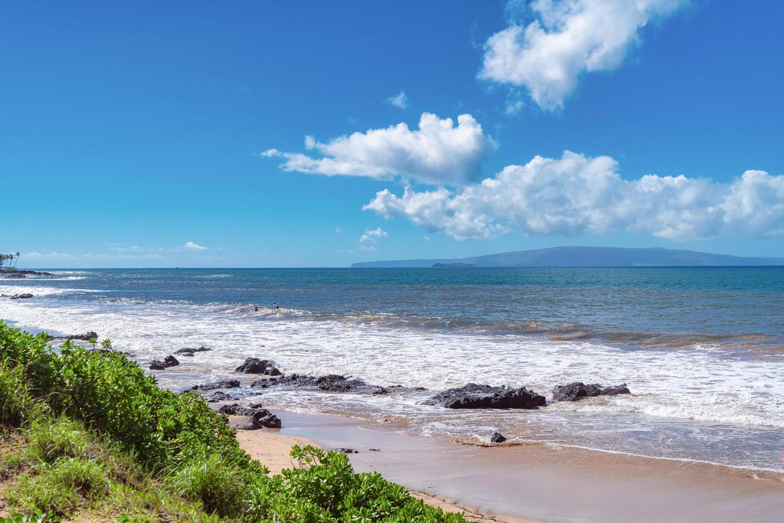 Haleakala Shores A-308 - Ocean/Mountain Views, Stylish 2br/2ba, Lanai, AC, Wi-Fi