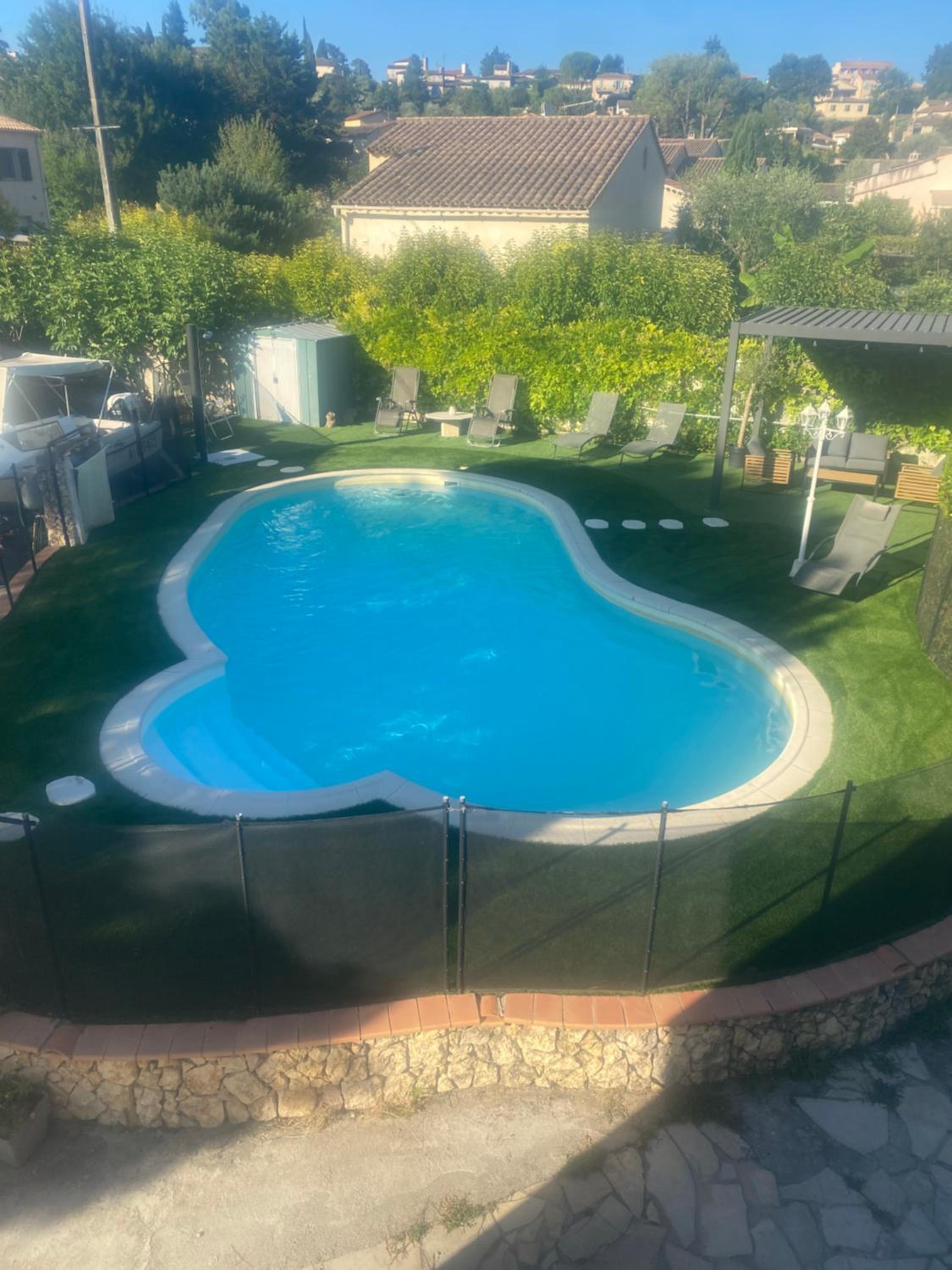 Bas de villa composée d'un 3 pièces et d'un studio avec piscine privée