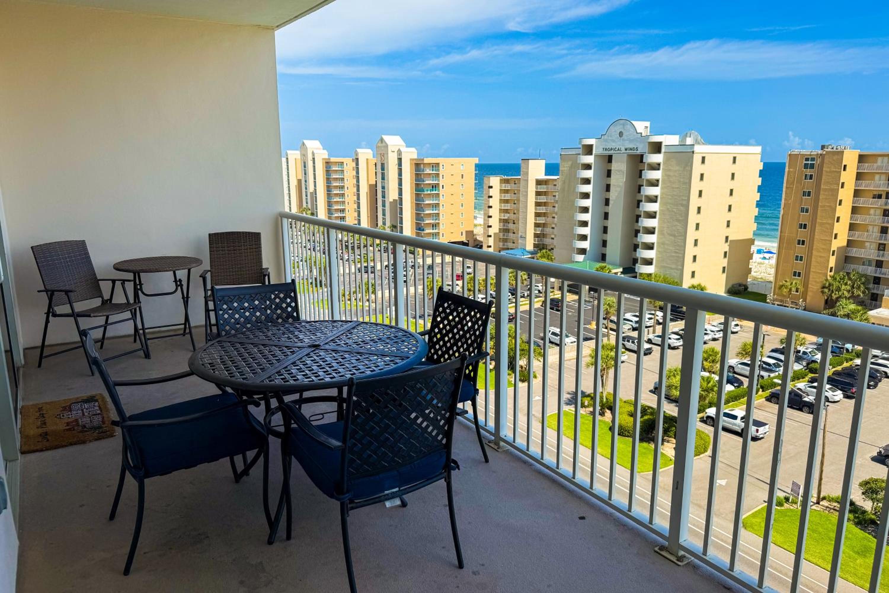 Walk to Beach Gulf Shores Getaway with Pool Access!