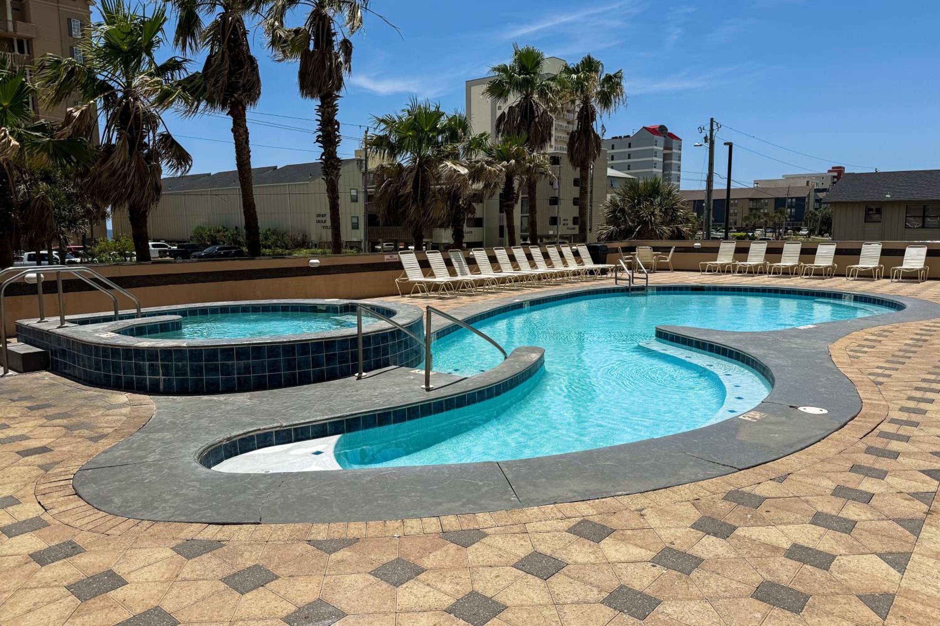 Walk to Beach Gulf Shores Getaway with Pool Access!