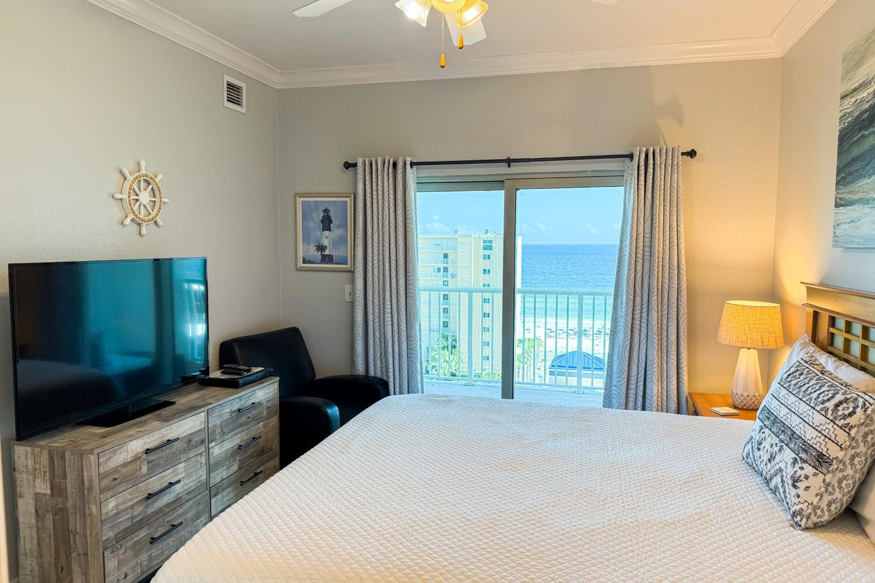 Walk to Beach Gulf Shores Getaway with Pool Access!