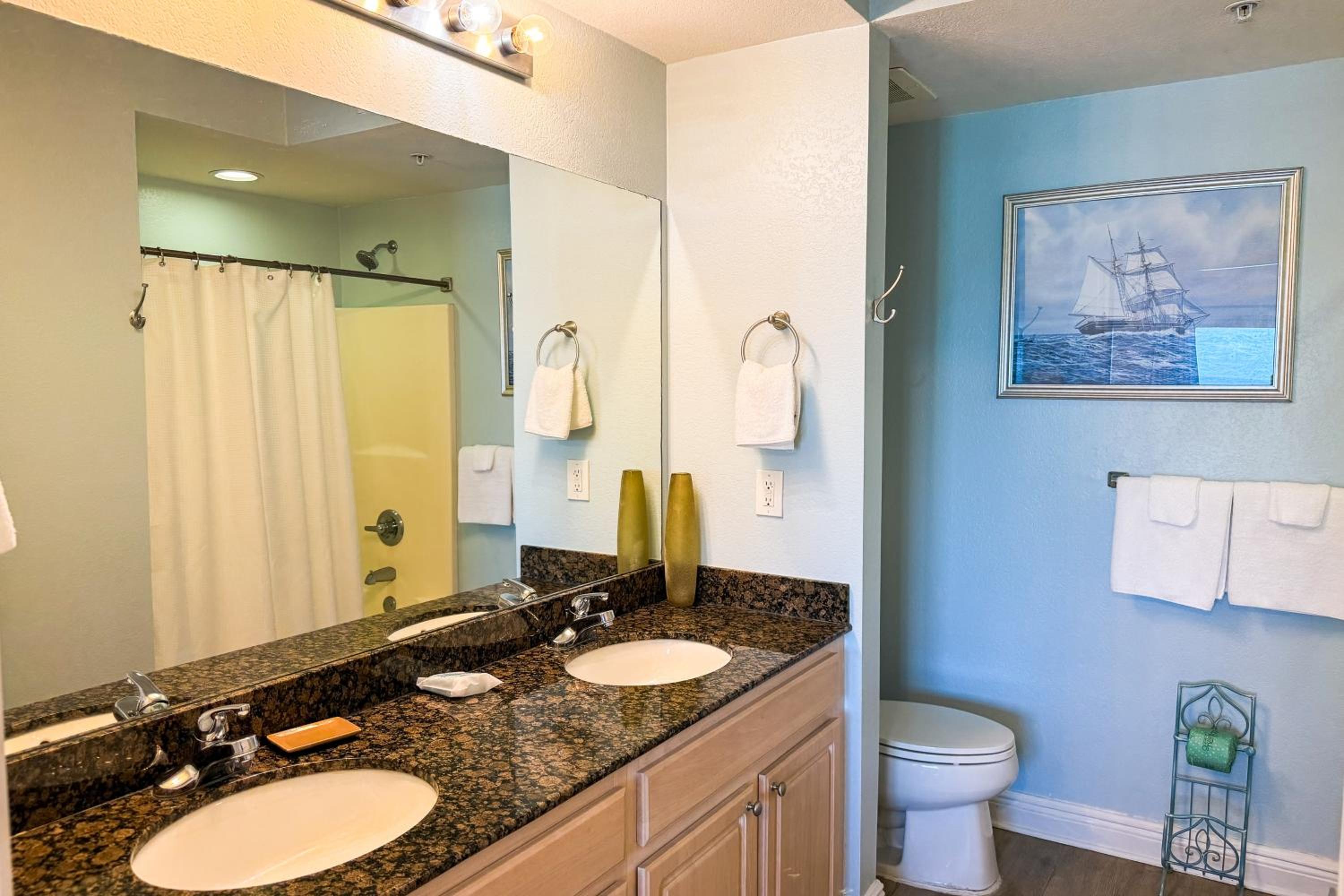 Walk to Beach Gulf Shores Getaway with Pool Access!