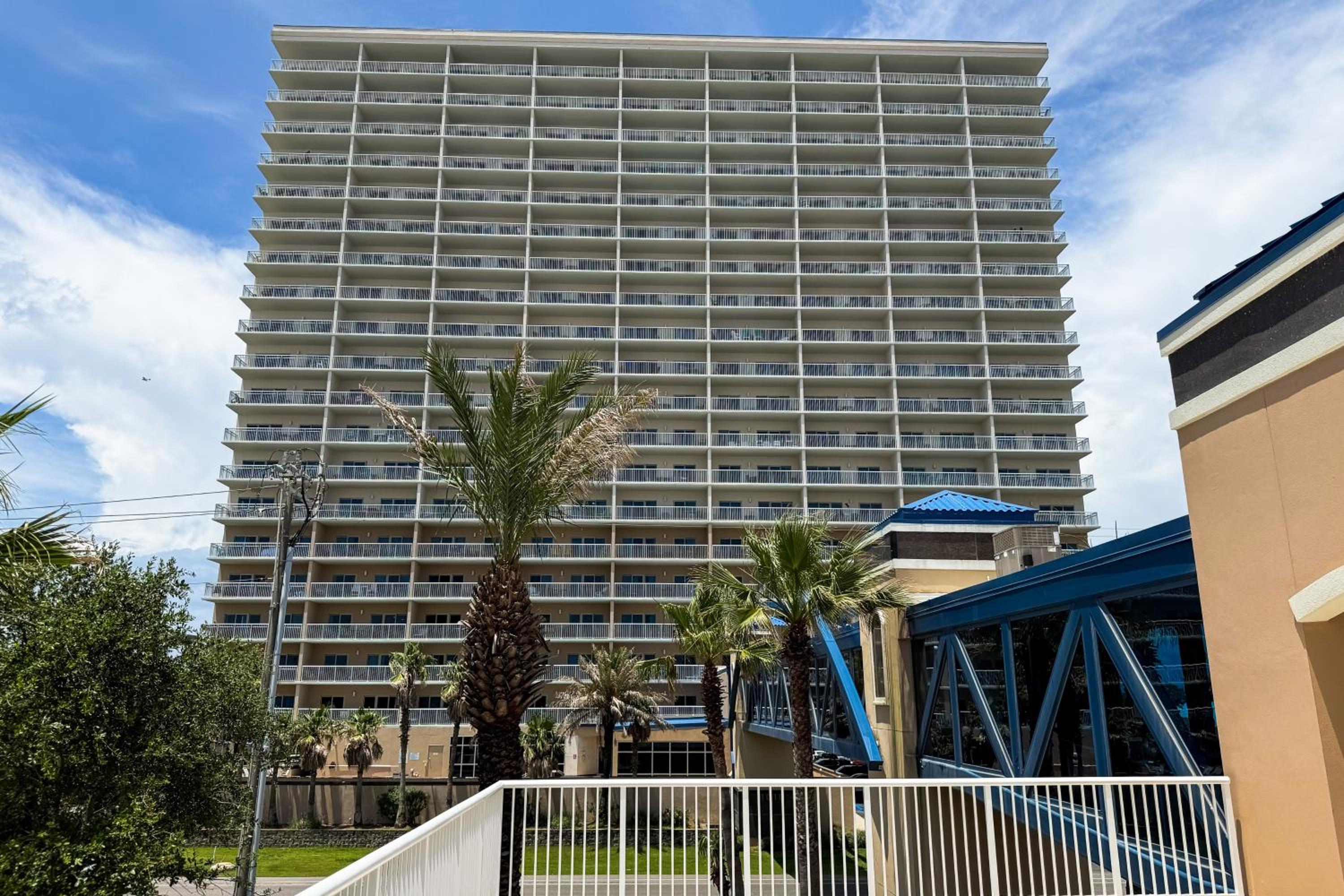 Walk to Beach Gulf Shores Getaway with Pool Access!