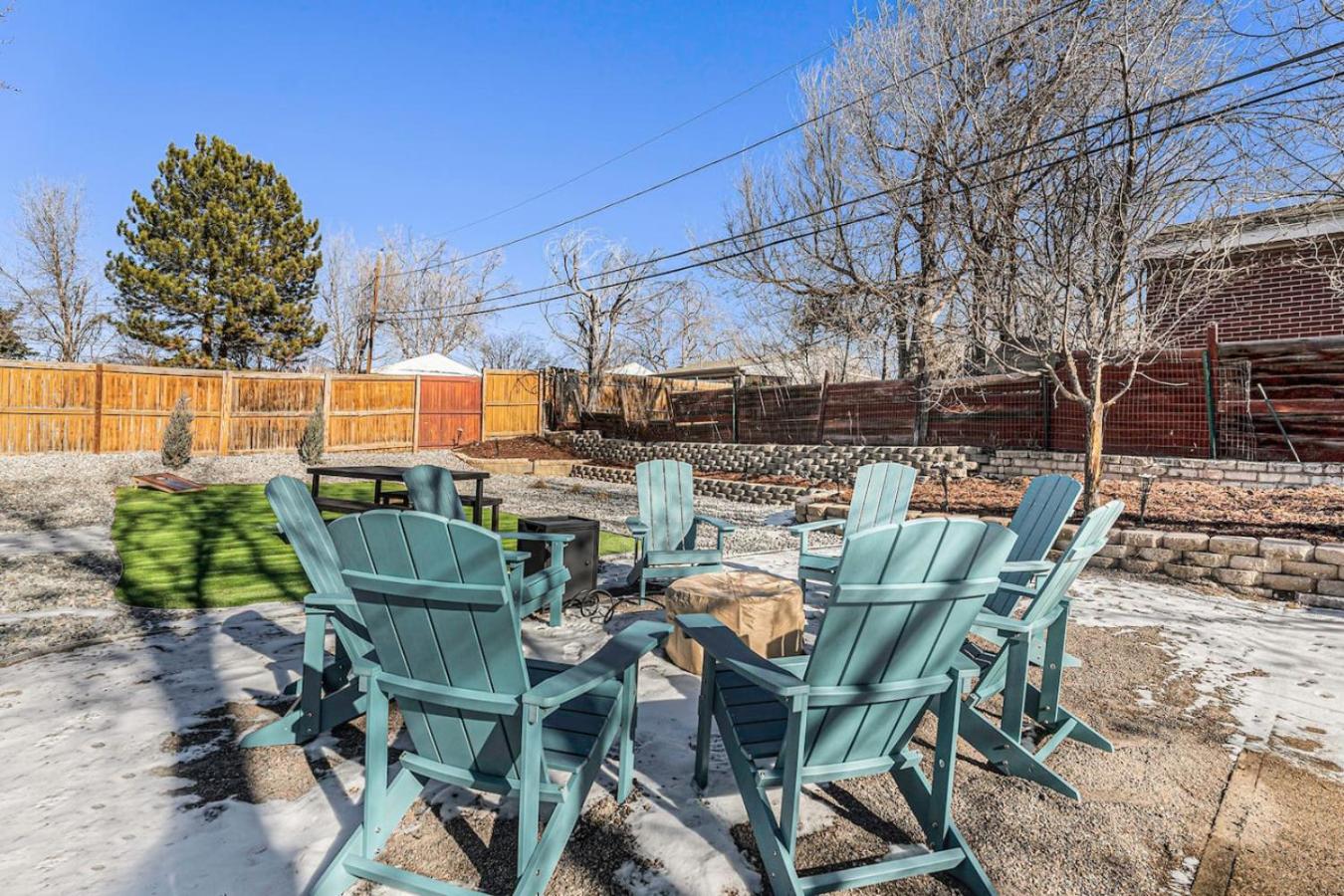 The Lyric Hot Tub Firepit Pet-friendly