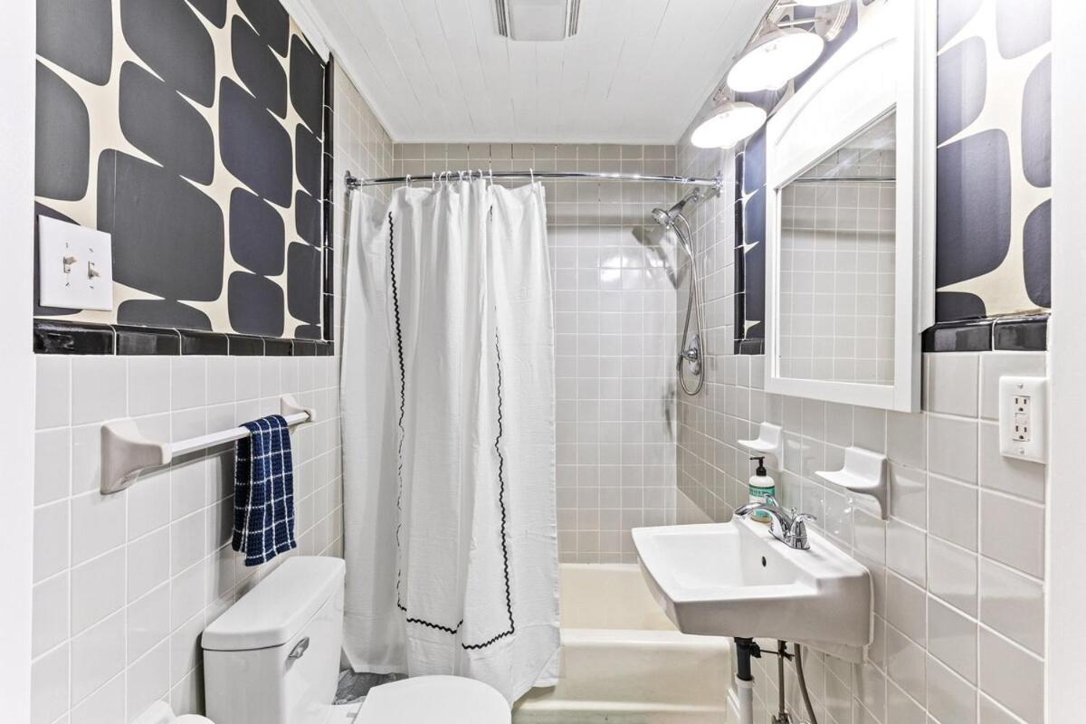 Happy Place- Midtown, Pet-Friendly, close to beach