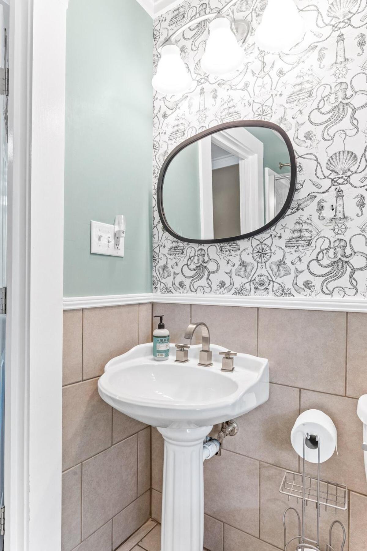 Happy Place- Midtown, Pet-Friendly, close to beach