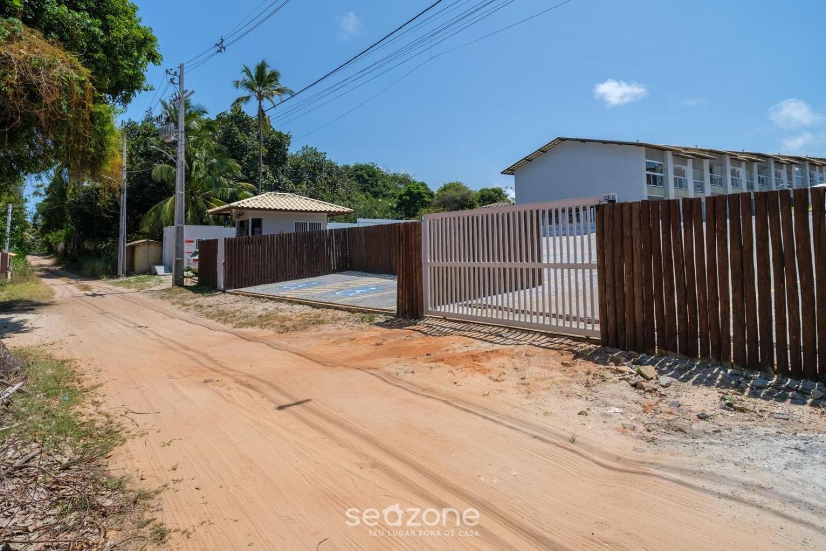 Condominium w/ pool, 900 m fr/ the beach, Imbassaí Top Flats - ITFs
